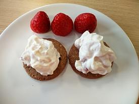 Low carb recipes sharing thread-oat-coakes-ricotta-strawberries.jpg