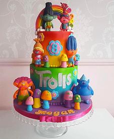 Birthday cake-caketrolls.jpg